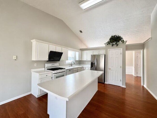 Building Photo - 1410 Highland Farm Dr