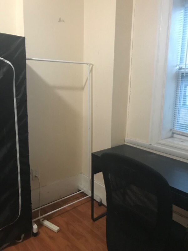 Primary Photo - 210 East End Ave