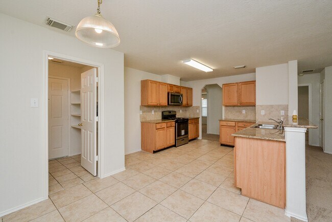 Building Photo - 18326 Thicket Grove Rd