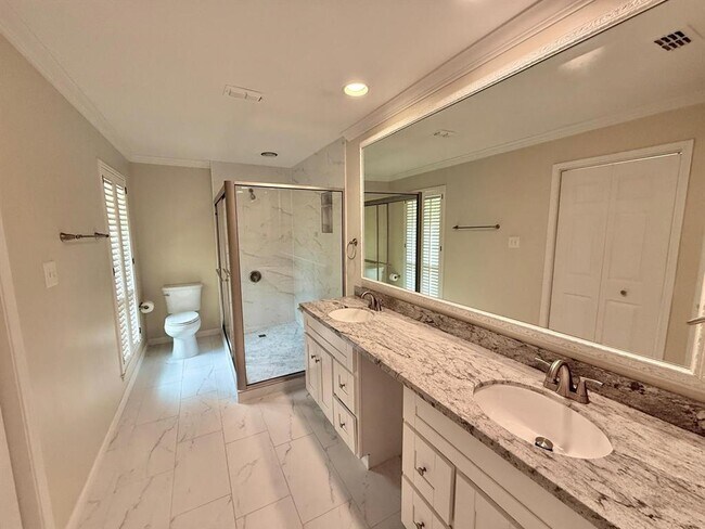 Building Photo - 201 Vanderpool Ln