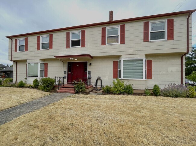 Building Photo - Charming Second Floor 1-Bedroom Close to Peninsula Park!