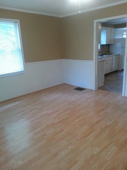 Building Photo - 813 Tippit St