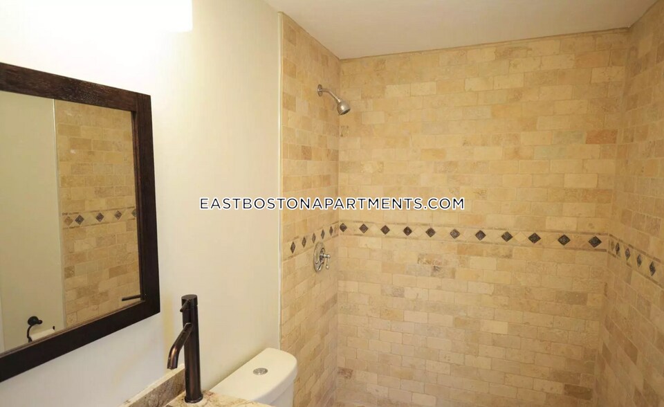 Building Photo - 130 Brooks St