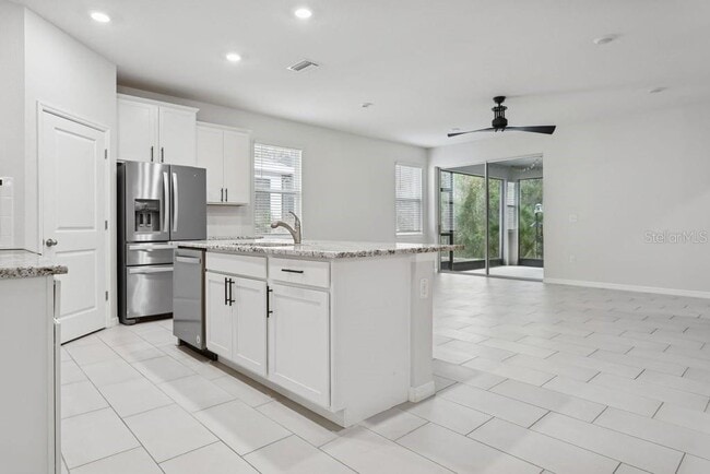 Building Photo - 32959 Sand Creek Dr