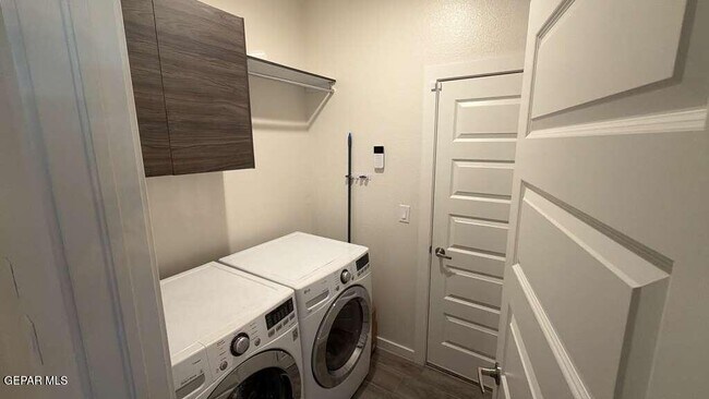 Building Photo - 476 Deserts Dr