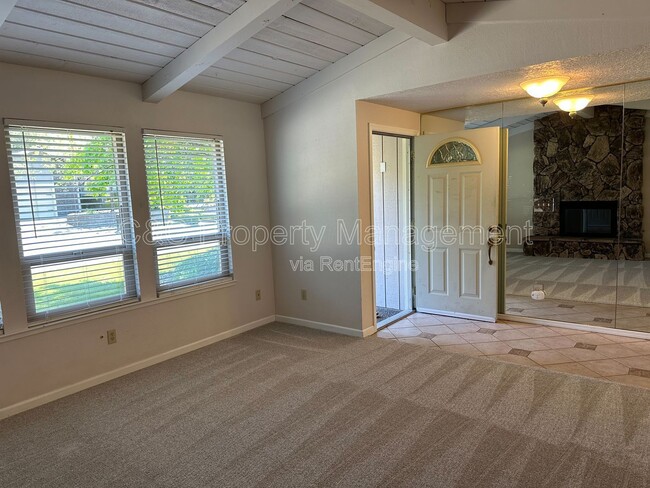 Building Photo - 8190 E Granite Dr