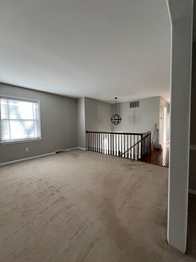 Building Photo - Wonderful 3 Bedroom Split Level Home In Sa...
