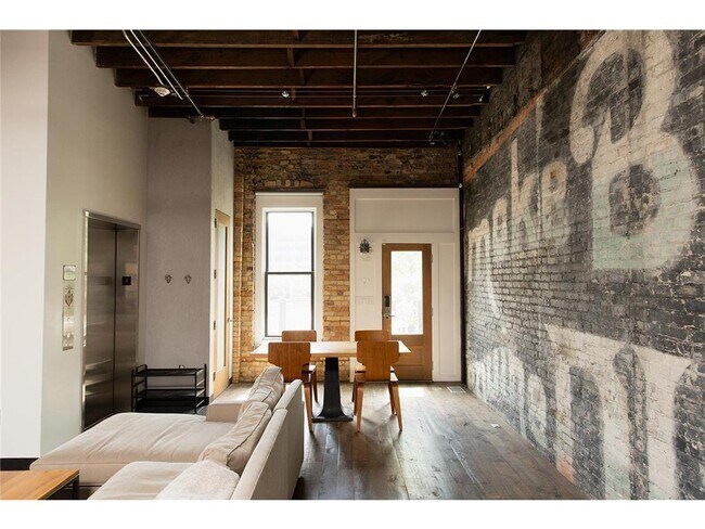 Building Photo - 211 N Washington Ave