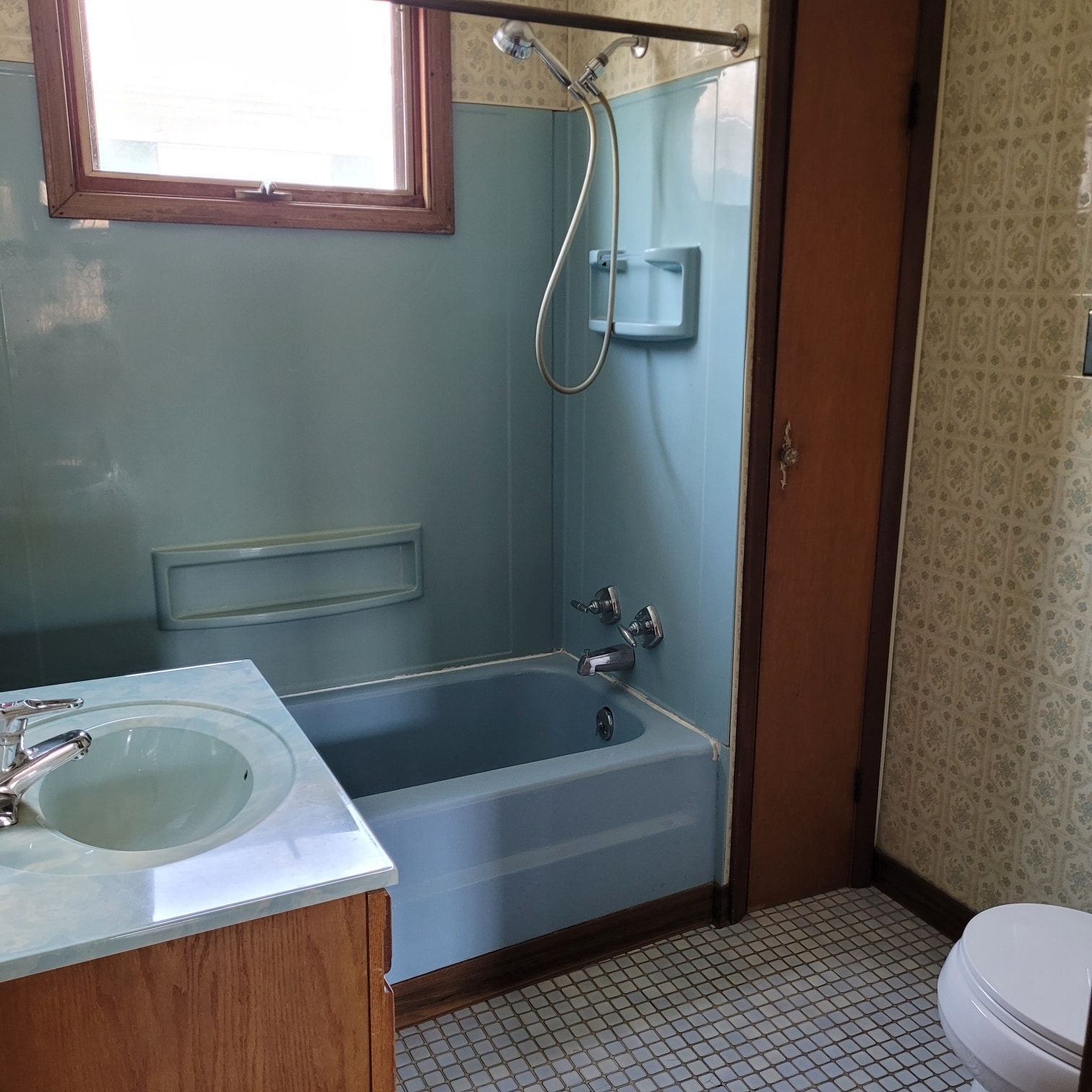 Building Photo - 2460 Grand Ave