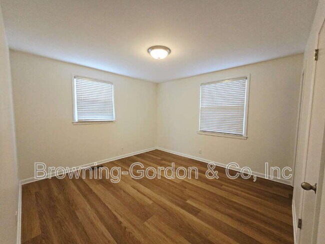 Building Photo - 241 Bonnacroft Dr