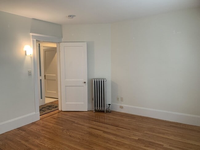 Building Photo - 31 Clyde St