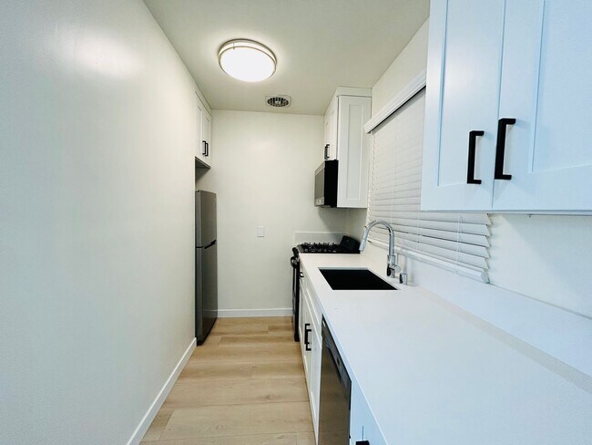Building Photo - ven108
