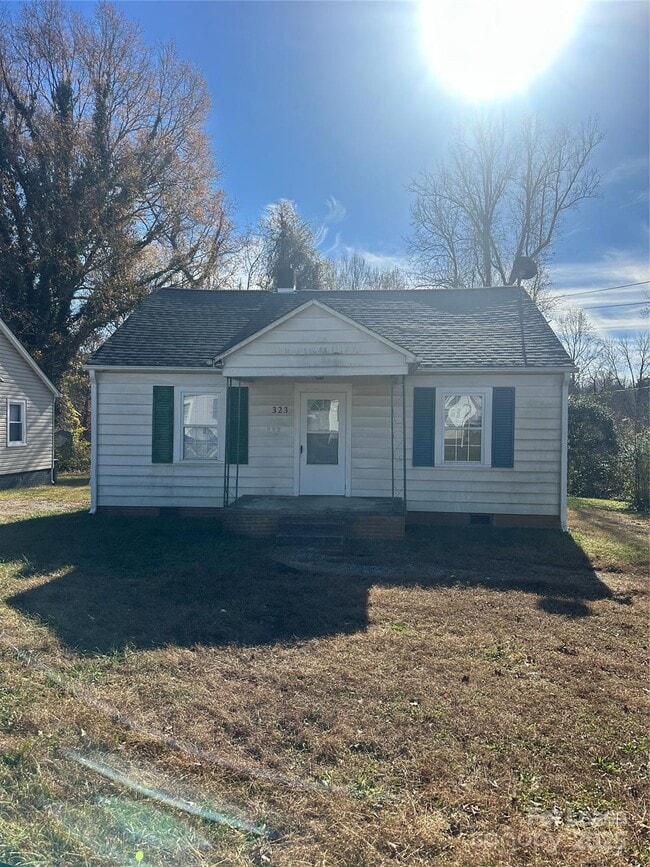 Primary Photo - 323 W Bingham St