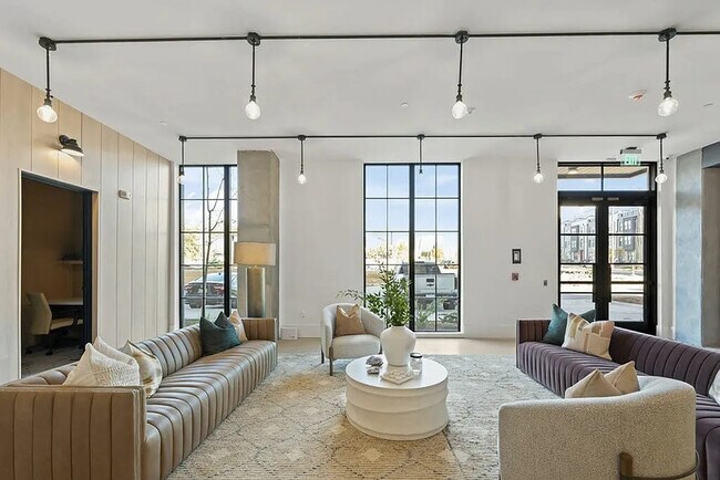 Building Photo - 6 Garfield Pl