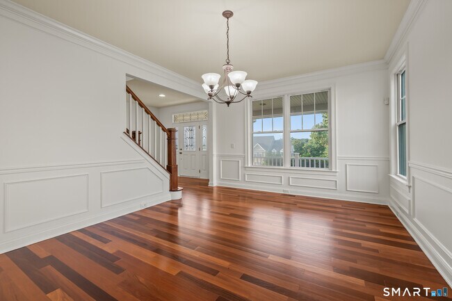 Building Photo - 5 Rolling Hills Dr