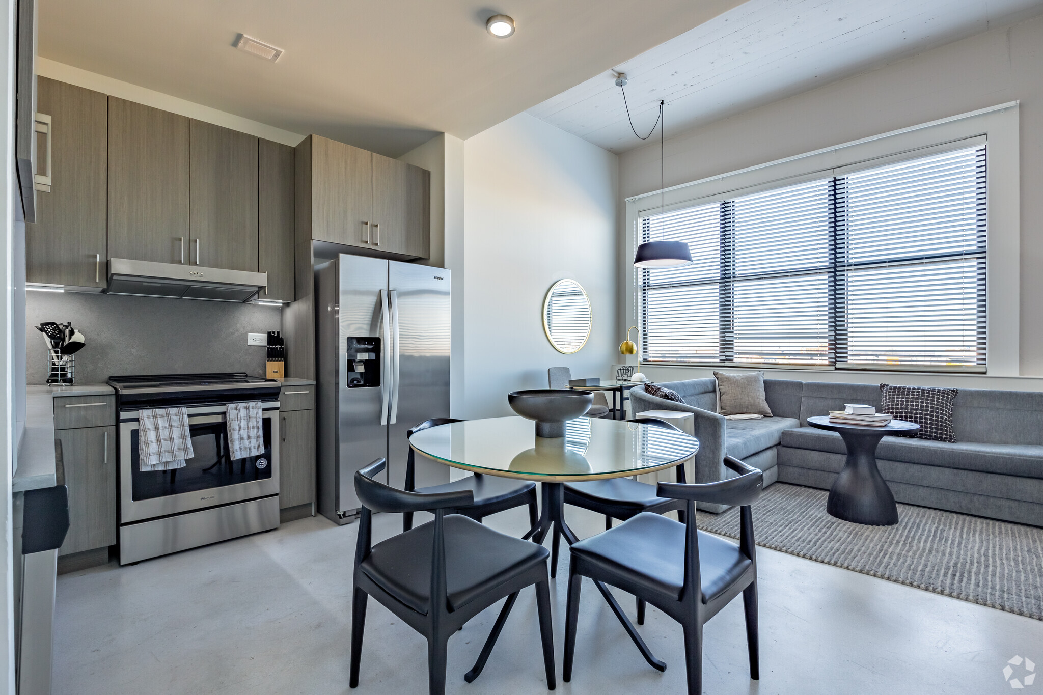 1BR, 1BA - 725SF - Lofts at Centennial Yards South