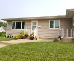 Building Photo - 1304 12th Ave