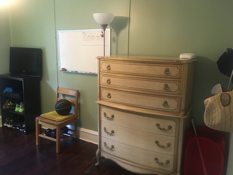 Building Photo - 1302 Hillside Ave