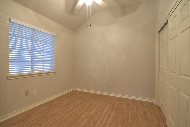 Building Photo - 101 Pecan Vista Ln