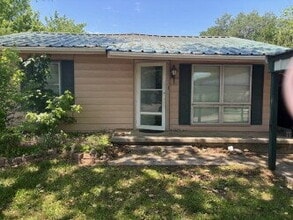 Building Photo - "Charming 3-Bed, 2-Bath Retreat in Whitesboro - 1320 Sq Ft of Cozy Living with Bonus living space...