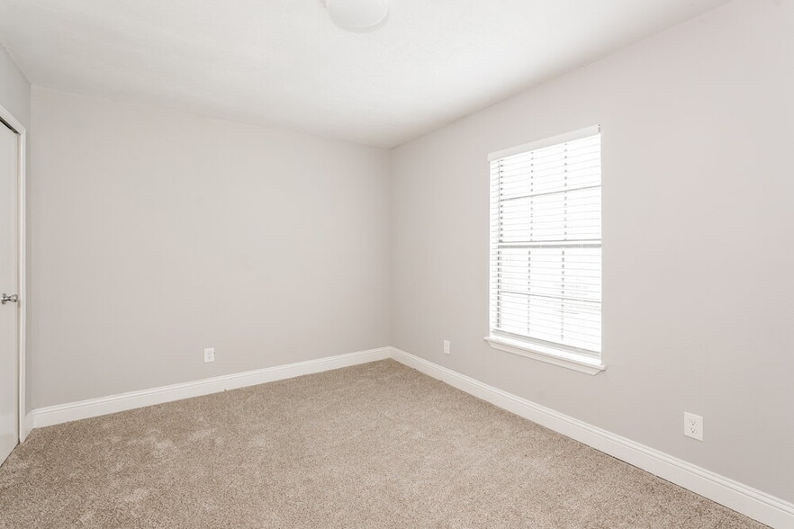 Building Photo - 2303 Villanova St