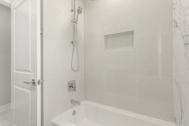 Building Photo - 12 Wheeler Ln