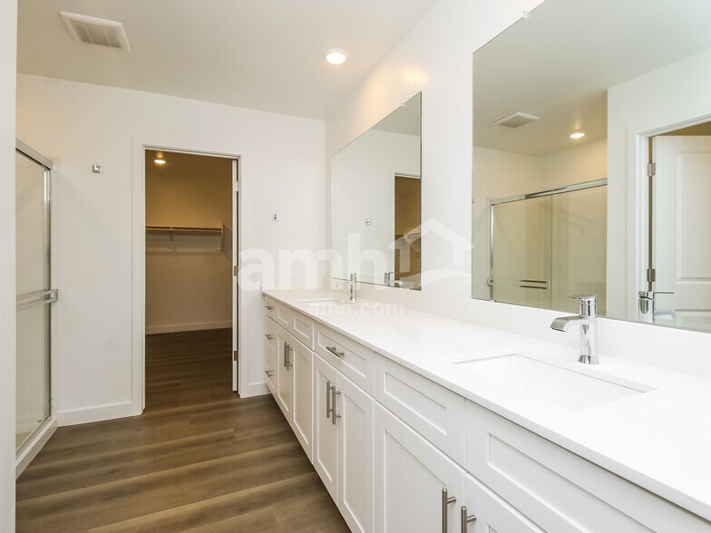 Building Photo - 20177 W Thomas Rd