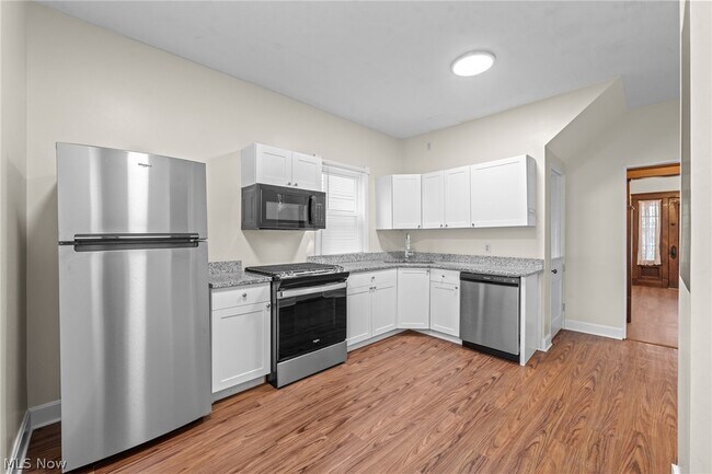 Building Photo - 2052 W 89th St