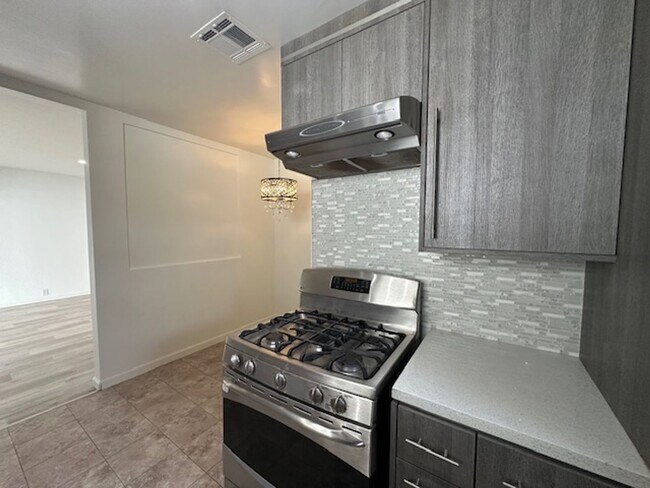 Building Photo - Completely remodeled and located on a quiet tree lines street in a beautiful pocket of Winnetka