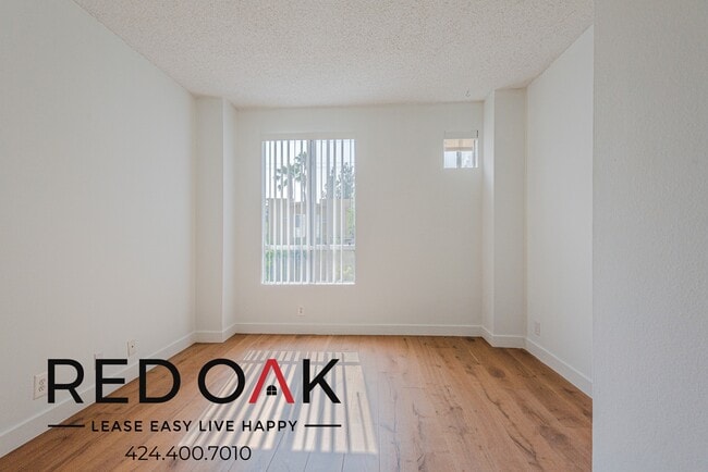 Building Photo - 884 Palm Ave