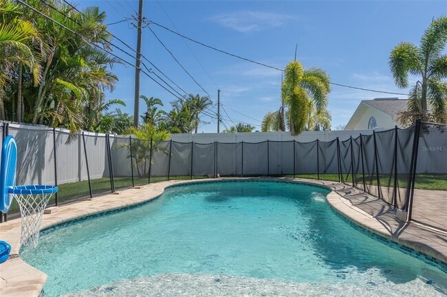 Building Photo - 731 44th Ave NE