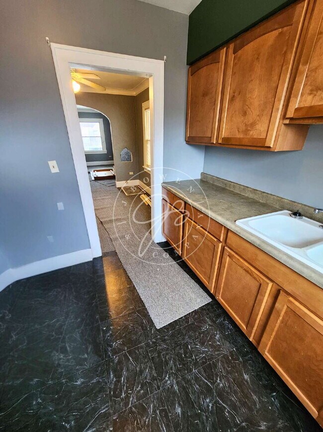 Building Photo - 3 bed! Bonus space in basement