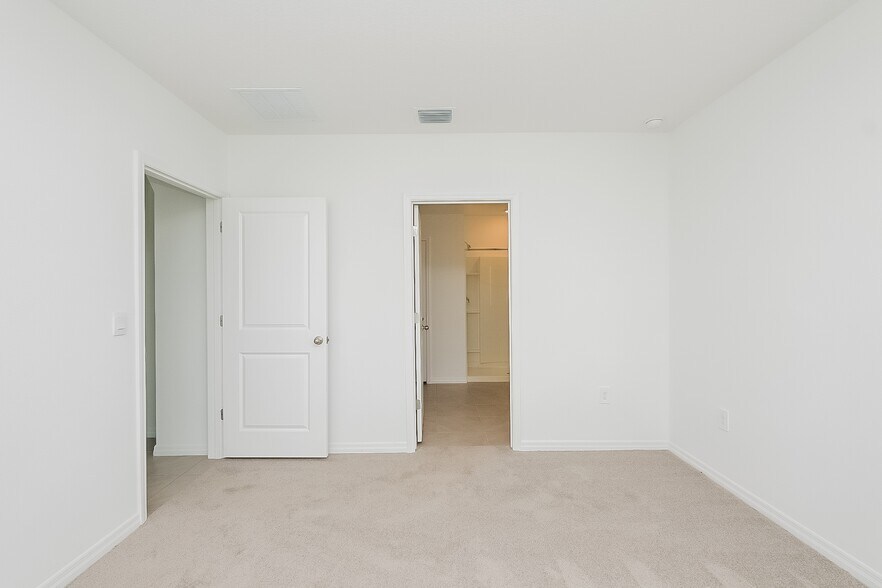 Building Photo - 17226 Reserva Dr