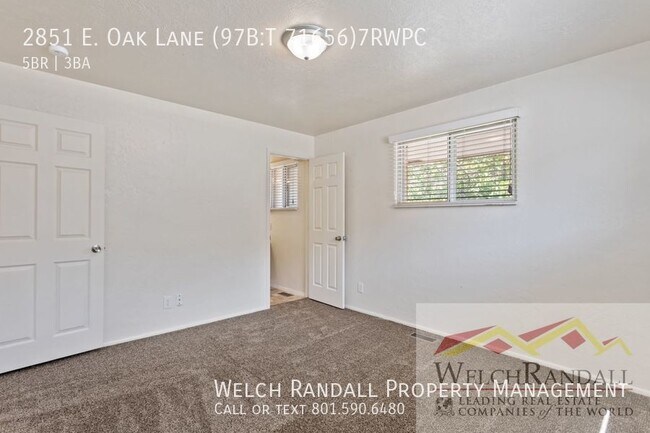 Building Photo - 2851 E Oak Ln