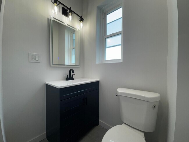 Building Photo - 149 Zabriskie St