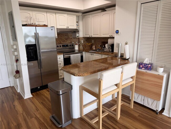 Building Photo - 3500 Coral Wy