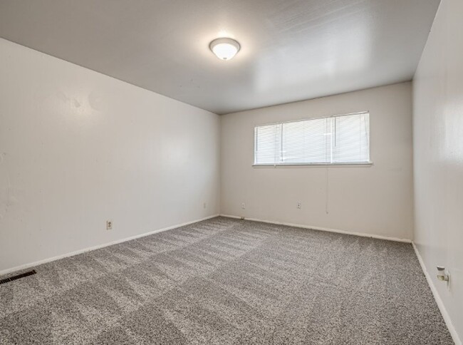 Building Photo - Updated in NE OKC for rent! Minutes to Bro...