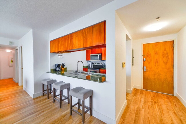 Building Photo - 1 SE 12th St