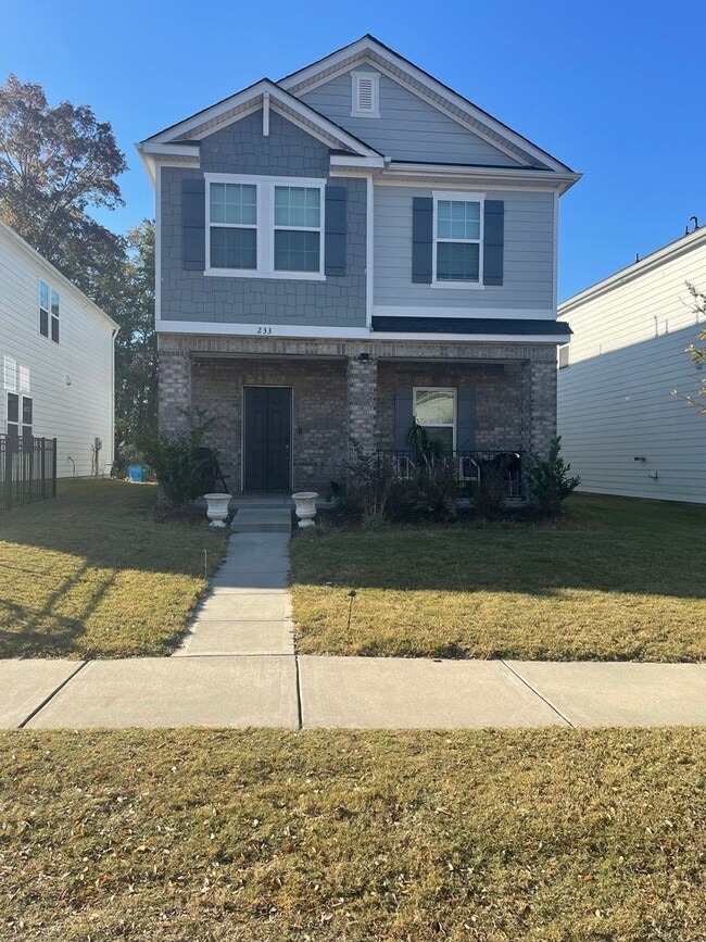 Building Photo - Warm & Welcoming Home in the Heart of Pineville!