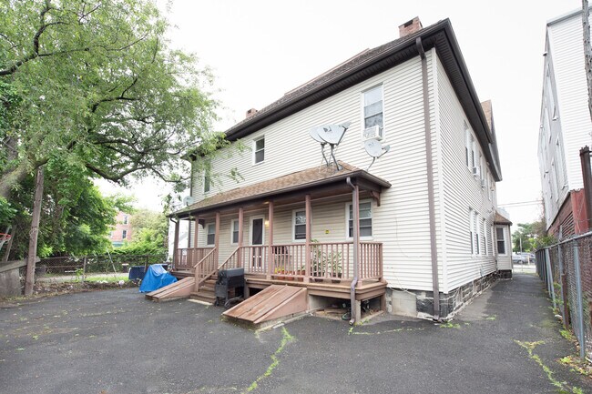 Building Photo - 527 E Main St