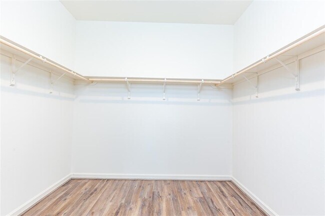 Building Photo - 6330 Highland Hts Dr