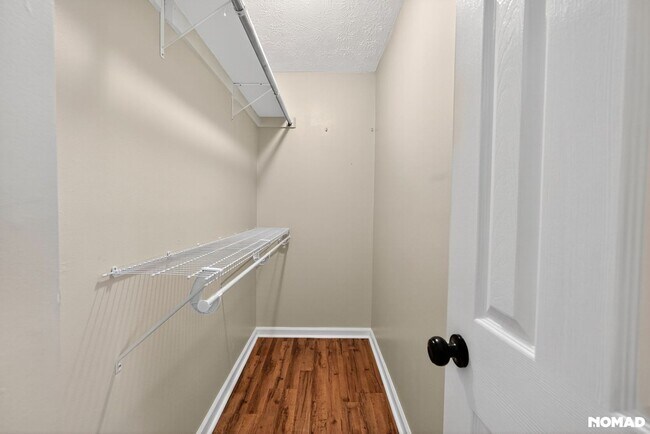 Building Photo - 198 Lakeview Dr