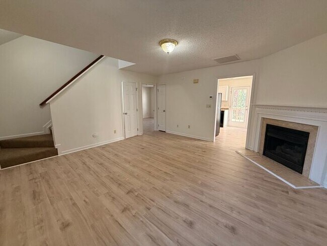 Building Photo - 1529 Crag Burn Ln