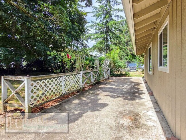 Building Photo - 17640 SW Shaw St