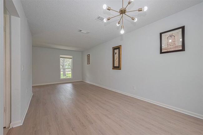 Building Photo - 3131 Double Lake Dr