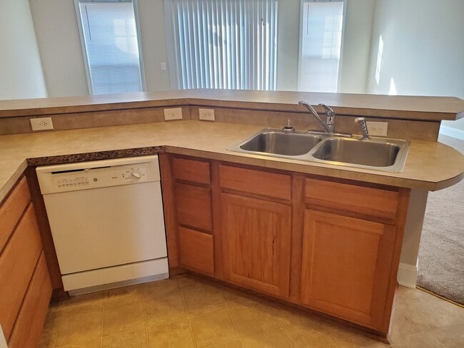 Building Photo - re2102m