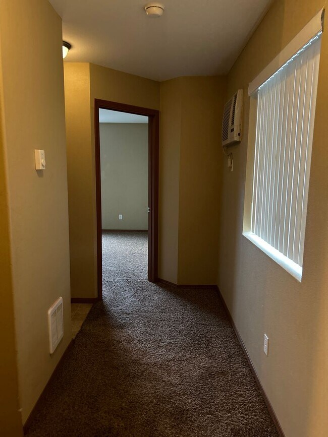 Building Photo - Townhouse for Rent in North Spokane