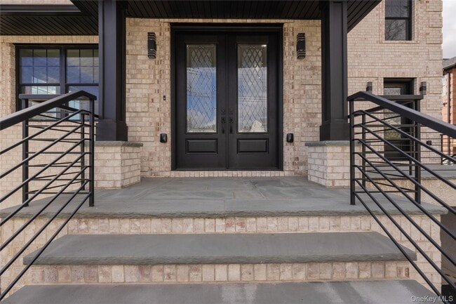 Building Photo - 1 Victoria Ln