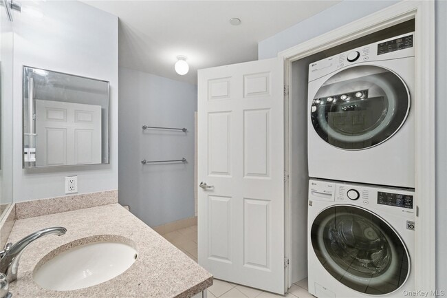 Building Photo - 300 Mamaroneck Ave