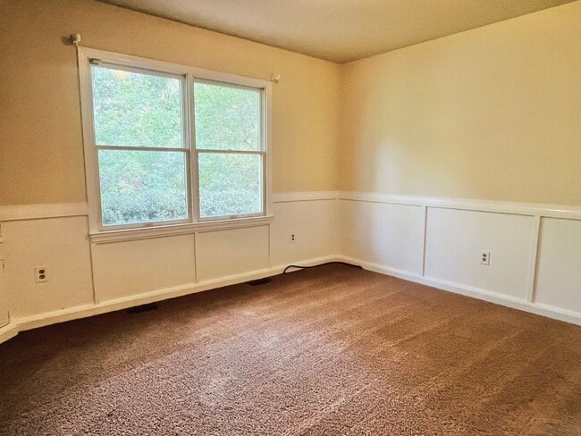 Building Photo - 8+ PRIVATE ACRES - KING GEORGE